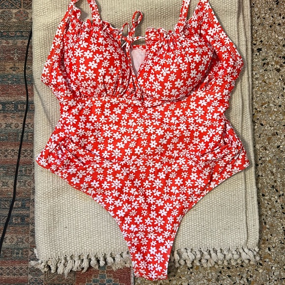 SHEIN Other - SHEIN Swim Mod Plus Size One-Piece Swimsuit With Ditsy Floral Print 4XL